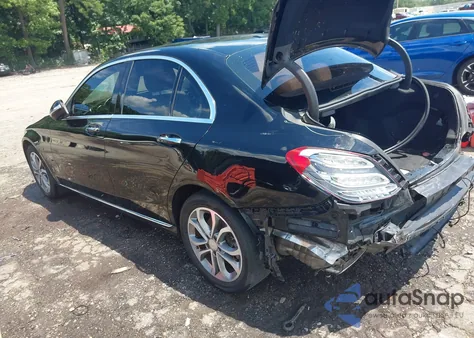 2015 Mercedes-Benz C 300 4Matic/Luxury 4Matic/Sport 4Matic z USA, uszkodzony, nr VIN 55SWF4KB0FU002497